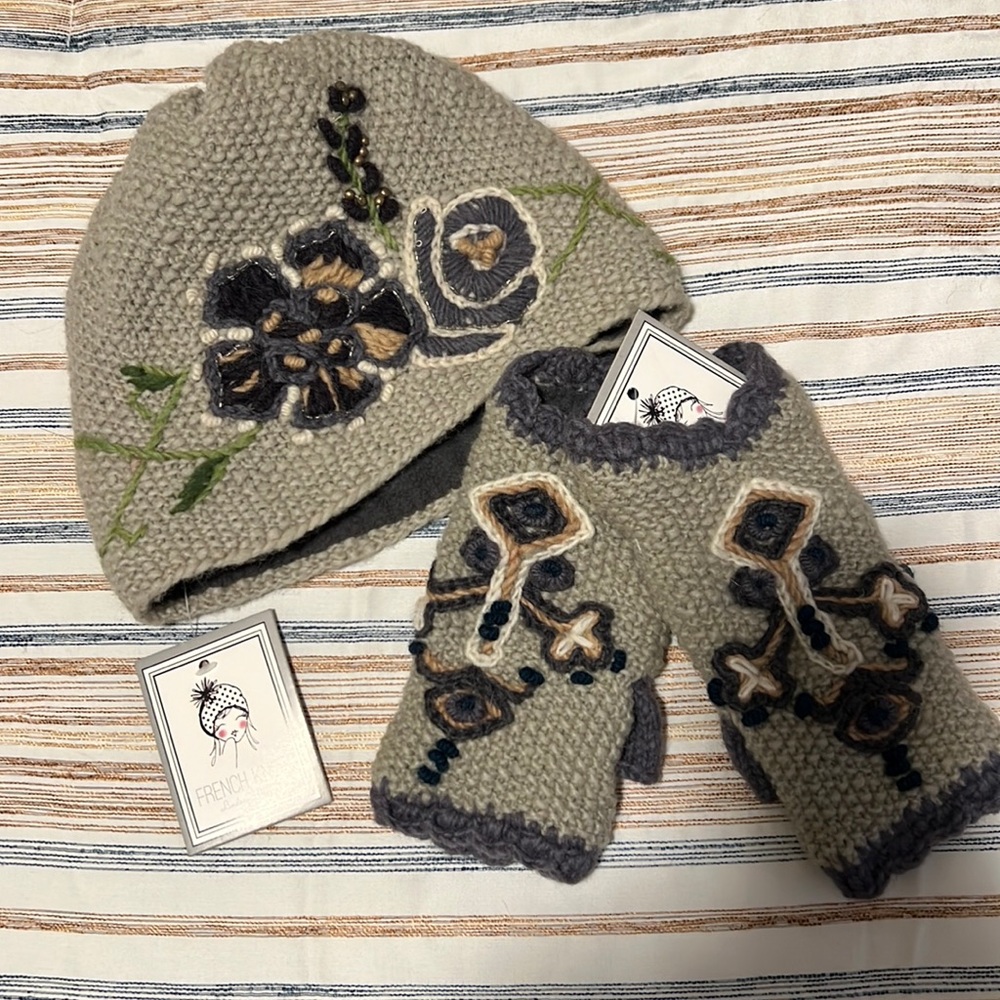 French Knot hat and gloves